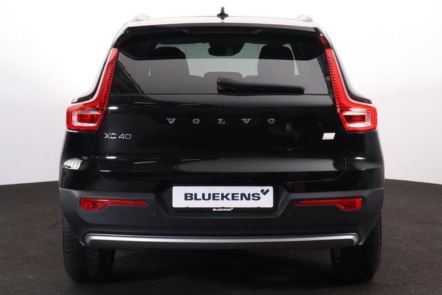 Volvo XC40 T5 Recharge Inscription Expression - IntelliSafe Assist - Adaptieve LED koplampen - Parkeercamera achter - Verwarmde voorstoelen & stuur - Parkeersensoren voor & achter - Draadloze tel. lader - Extra getint glas - Elektr. inklapbare trekhaak - 19' LMV