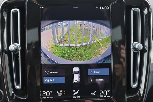 Volvo XC40 T5 Recharge Inscription Expression - IntelliSafe Assist - Adaptieve LED koplampen - Parkeercamera achter - Verwarmde voorstoelen & stuur - Parkeersensoren voor & achter - Draadloze tel. lader - Extra getint glas - Elektr. inklapbare trekhaak - 19' LMV