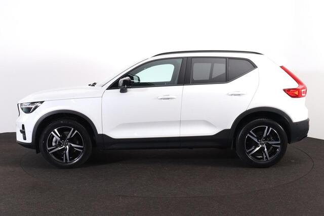 Volvo XC40 B3 Plus Dark - IntelliSafe Assist & Surround - 360º Camera - Harman/Kardon audio - Verwarmde voorstoelen & stuur - Parkeersensoren voor & achter - Elektr. bedienb. voorstoelen met geheugen links - Draadloze tel. lader - Standkachel - Extra getint glas - 1