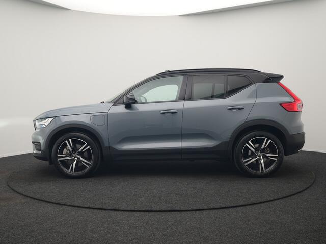 Volvo XC40 T4 Recharge R-Design PHEV 211pk Dealer O.H. | Panodak | Adaptive Cruise | Camera | Harman / Kardon | Alcantara Sportstoelen Memory & Verwarmd | Keyless | Blis | Stuur Verwarmd | Apple Carplay | 19"L.M | Plug In Hybrid |