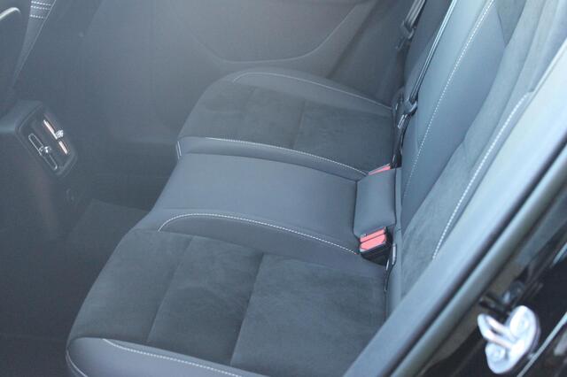 Volvo XC40 T5 262PK Automaat Recharge R-Design Panoramisch schuif-kanteldak / Voorruit verwarming / Harman Kardon Audio / Parkeersensoren voor en achter met camera / Elektrisch bedienbare voorstoelen