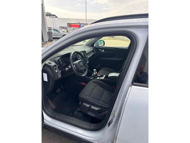 Volvo XC40 1.5 T3 | Trekhaak | Achteruitrijcamera | Parkeersensoren | Lichtmetalen Velgen 17 inch | Navigatie | Airco