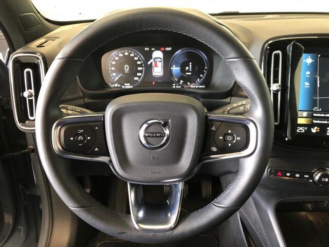 Volvo XC40 1.5 T5 Plug-in Hybrid Plus Bright | PHEV | Achteruitrijcamera | Harman Kardon Audio | Keyless Entry | Elektrische Achterklep | Navigatie | Apple Carplay | Android Auto | Elektrisch Verstelbare Voorstoelen | Stoelverwarming