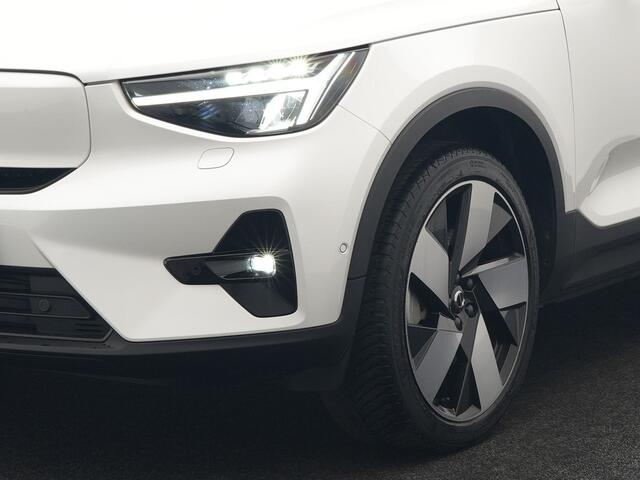 Volvo XC40 Recharge Twin Ultimate 78 kWh 408pk Dealer O.H. | Trekhaak Af Fabriek | Panodak | 360 Camera | Adaptive Cruise | Harman / Kardon | Alcantara Sportstoelen Memory & Verwarmd | Google Assistent | Keyless | Stuur Verwarmd | Blis |