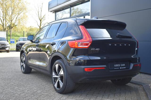 Volvo XC40 Recharge P8 AWD R-Design | Panoramadak | BLIS | Verwarmbare voorstoelen en stuurwiel | Premium audio by Harman Kardon | Adaptieve cruise control | Elektrische achterklep | Verwarmbare voorruit |