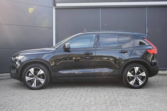 Volvo XC40 Recharge P8 AWD R-Design | Panoramadak | BLIS | Verwarmbare voorstoelen en stuurwiel | Premium audio by Harman Kardon | Adaptieve cruise control | Elektrische achterklep | Verwarmbare voorruit |