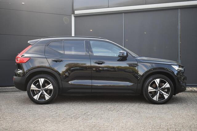 Volvo XC40 Recharge P8 AWD R-Design | Panoramadak | BLIS | Verwarmbare voorstoelen en stuurwiel | Premium audio by Harman Kardon | Adaptieve cruise control | Elektrische achterklep | Verwarmbare voorruit |