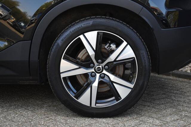 Volvo XC40 Recharge P8 AWD R-Design | Panoramadak | BLIS | Verwarmbare voorstoelen en stuurwiel | Premium audio by Harman Kardon | Adaptieve cruise control | Elektrische achterklep | Verwarmbare voorruit |