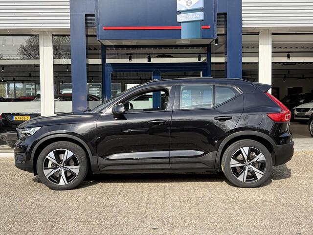 Volvo XC40 Recharge P8 AWD R-Design / Automaat / NL-Auto / Dealer-Onderhouden / Open-Panodak / Pilot-Assist / Warmtepomp / Standkachel / Stuur- en Stoelverwarming / Elektr.-Wegklapbare Trekhaak / LED / Keyless / Dodehoek-Detectie / Elektr.-Achterklep / Apple-Carplay