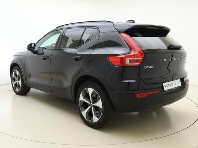 Volvo XC40 B3 177pk Plus Dark / Elektrische verstelbare stoelen / 360 graden camera / Harman kardon audio / Keyles enrty / All-season banden / 19''velgen /