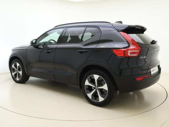 Volvo XC40 B3 177pk Plus Dark / Elektrische verstelbare stoelen / 360 graden camera / Harman kardon audio / Keyles enrty / All-season banden / 19''velgen /