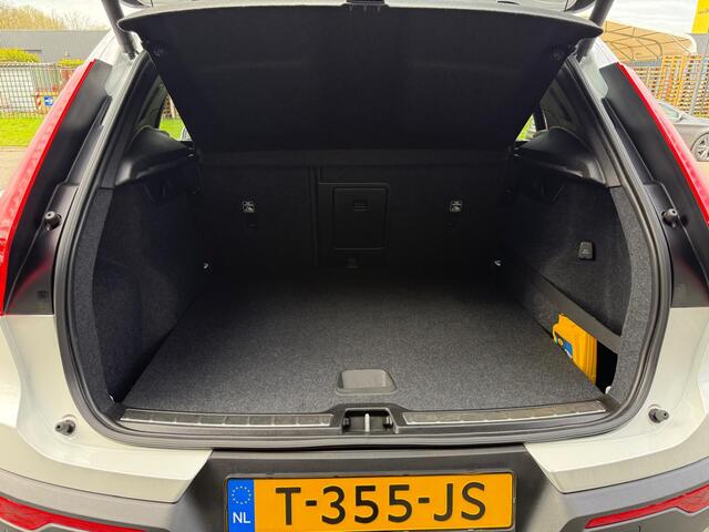 Volvo XC40 2.0 T4 R-Design | 1E EIGENAAR | 12MND GARANTIE | AUTOMAAT | LED | DAB | PANO | CRUISE | TREKHAAK | CARPLAY |