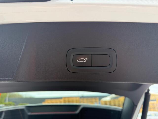 Volvo XC40 2.0 T4 R-Design | 1E EIGENAAR | 12MND GARANTIE | AUTOMAAT | LED | DAB | PANO | CRUISE | TREKHAAK | CARPLAY |