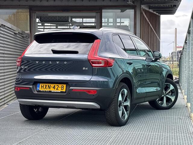 Volvo XC40 2.0 B4 Core Business Edition Mild hybrid, Automaat, Stoel- en stuurverwarming, 19 inch wielen met all-season banden, Harman Kardon audio, Extra getint glas vanaf B-stijl