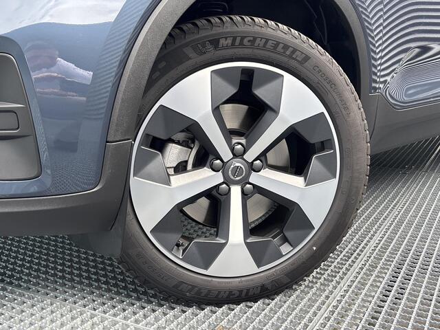 Volvo XC40 2.0 B4 Core Business Edition Mild hybrid, Automaat, Stoel- en stuurverwarming, 19 inch wielen met all-season banden, Harman Kardon audio, Extra getint glas vanaf B-stijl