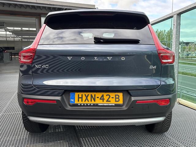 Volvo XC40 2.0 B4 Core Business Edition Mild hybrid, Automaat, Stoel- en stuurverwarming, 19 inch wielen met all-season banden, Harman Kardon audio, Extra getint glas vanaf B-stijl