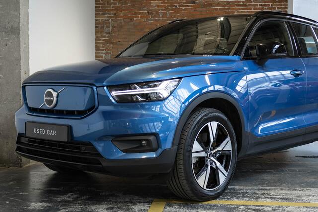 Volvo XC40 Recharge P8 AWD R-Design | Stoelverwarming | Adaptive Cruise Control | BLIS | Parkeersensoren voor + achter | Parkeercamera | Warmtepomp | Google infotainment | AppleCarplay/AndroidAuto