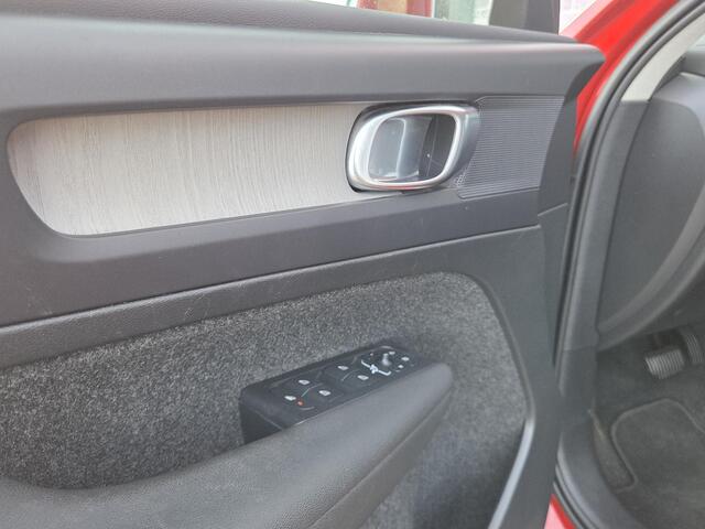 Volvo XC40 Plug in-Hybrid T5 Inscription | Trekhaak | Keyless | Adaptieve Cruise Control | Leder | Achteruitrijcamera | Verw. Stoelen | Parkeersensoren V+A