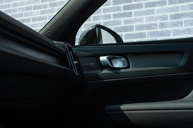 Volvo XC40 Plug-in Hybrid T5 R-Design | Adaptive cruise control | Harman Kardon audio | Stoel- en stuurverwarming | Elektrische stoelverstelling | Achteruitrijcamera | Voorruitverwarming | Parkeersensoren voor + achter | Dode hoek detectie BLIS |