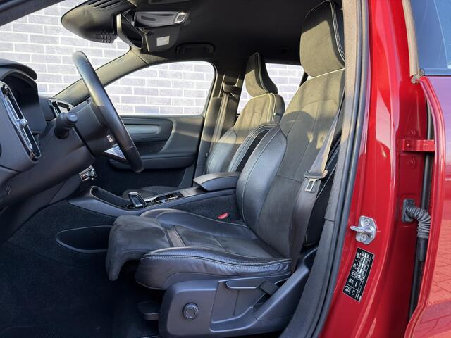 Volvo XC40 T4 R-Design Aut | Cruise Control | Trekhaak 1800 kg | Half Lederen Bekleding | Navigatie | Parkeersensoren V + A | Parkeercamera | Climate control |