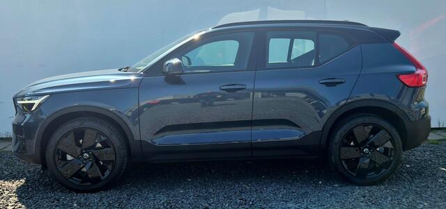 Volvo XC40 2.0 B3 Plus Black Edition MY 2026 - 20" Wielen - Adaptive Cruise Control -Harman Kardon Audio - Climate - R7C0 Interieur - Camera achter - PDC voor en achter - Power seats links met memory - Two Tone