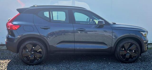 Volvo XC40 2.0 B3 Plus Black Edition MY 2026 - 20" Wielen - Adaptive Cruise Control -Harman Kardon Audio - Climate - R7C0 Interieur - Camera achter - PDC voor en achter - Power seats links met memory - Two Tone