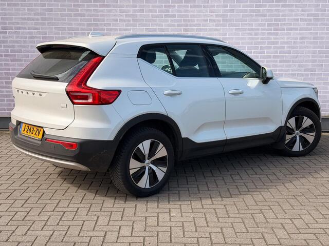 Volvo XC40 1.5 T5 Recharge Business Pro | Plug-in Hybrid ((PHEV) | Trekhaak | Stoelverwarming voor en achter | Achteruitrijcamera | Parkeersensoren | Navigatie | Apple Carplay | Android Auto | BLIS | Cruise Control Adaptief | Elektrische Achterklep