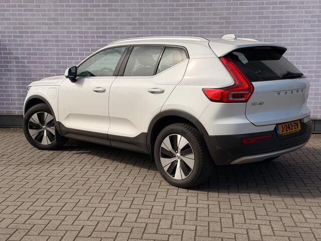 Volvo XC40 1.5 T5 Recharge Business Pro | Plug-in Hybrid ((PHEV) | Trekhaak | Stoelverwarming voor en achter | Achteruitrijcamera | Parkeersensoren | Navigatie | Apple Carplay | Android Auto | BLIS | Cruise Control Adaptief | Elektrische Achterklep