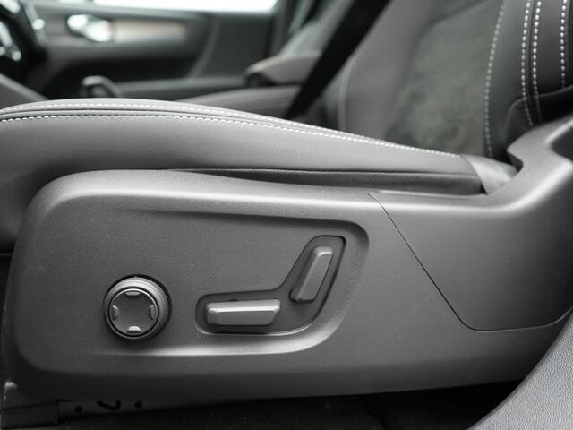 Volvo XC40 Recharge Pro 69kWh 231pk Dealer O.H. | Panodak | 360 Camera | Adaptive Cruise | Harman / Kardon | Alcantara Sportstoelen Memory & Verwarmd | Google Assistent | Stuur Verwarmd | Keyless | Blis | DAB |