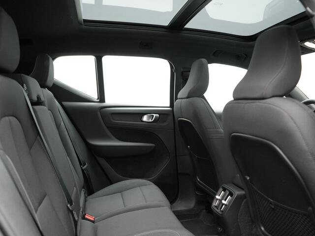 Volvo XC40 Recharge Extended Range Ultimate 82 kWh 252pk Dealer O.H. | Panodak | 360 Camera | Adaptive Cruise | Harman / Kardon | Voorstoelen Memory & Verwarmd | Google Assistent | Keyless | Blis | Stuur Verwarmd | Apple Carplay | DAB |