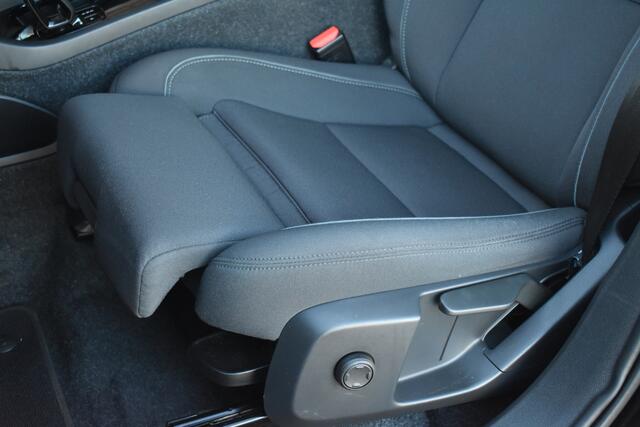 Volvo XC40 Extended Range 252PK Plus 82 kWh | Trekhaak | Extra getint glas |