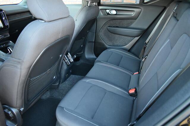 Volvo XC40 Extended Range 252PK Plus 82 kWh | Trekhaak | Extra getint glas |