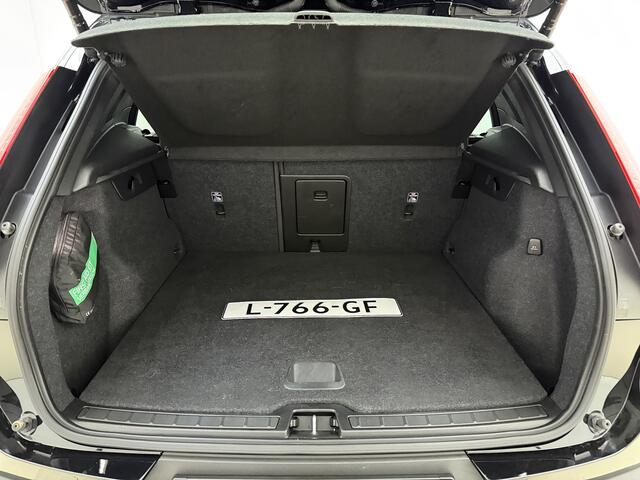 Volvo XC40 T3 Business Pro | Adapt. Cruise control | Trekhaak | Stoel/stuurwiel verwarmd | BLIS |