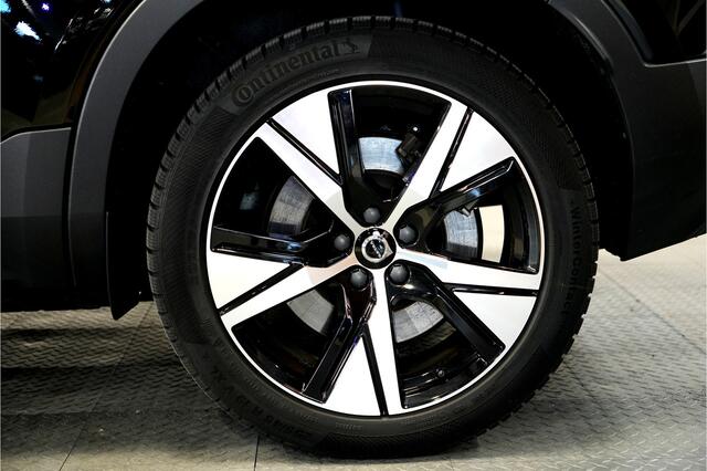 Volvo XC40 Recharge P8 AWD 300kW/408pk Aut. R-Design ADAPT.CRUISE + EL.TREKHAAK + WARMTEPOMP + 360 CAMERA + BLIS + PILOT ASSIST + GOOGLE DASHBOARD + LANE ASSIST + LEER/ALCANTARA + STOEL-&STUURVERWARMING + PARKSENSOREN V&A + 19" LM-VELGEN!!