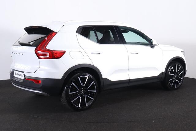 Volvo XC40 T4 Recharge Inscription - Harman/Kardon audio - Parkeercamera achter - Verwarmde voorstoelen & stuur - Parkeersensoren voor & achter - Volvo On Call - Cruise control - Extra getint glas - Elektr. inklapbare trekhaak - 21' LMV