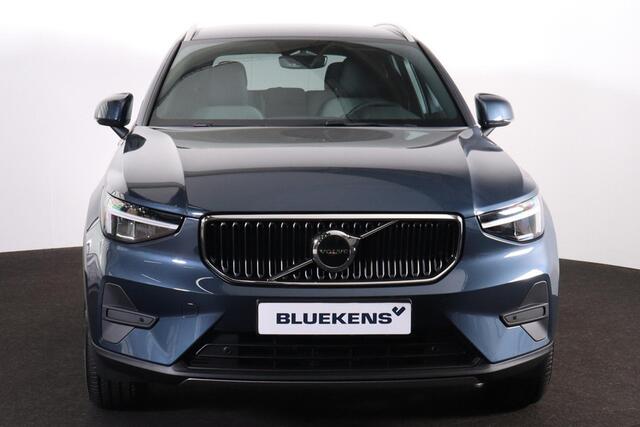 Volvo XC40 B3 Business Edition - Harman Kardon - Adaptive Cruise Control met Pilot Assist - BLIS dodehoekassistentie - Voorstoelen en stuurwiel verwarmbaar - Keyless - Elektr. bedienbare achterklep - Parkeersensoren voor & achter - Parkeer camera acter - 18' LMV - G