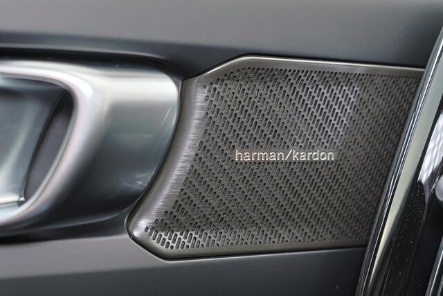 Volvo XC40 B3 Business Edition - Harman Kardon - Adaptive Cruise Control met Pilot Assist - BLIS dodehoekassistentie - Voorstoelen en stuurwiel verwarmbaar - Keyless - Elektr. bedienbare achterklep - Parkeersensoren voor & achter - Parkeer camera acter - 18' LMV - G