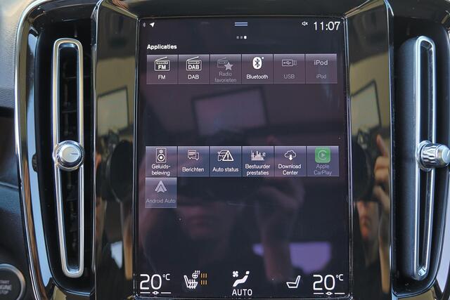 Volvo XC40 T5 Recharge R-Design - Panorama/schuifdak - IntelliSafe Assist - 360º Camera - Harman/Kardon audio - Verwarmde voorstoelen & stuur - Parkeersensoren voor & achter - Elektr. bedienb. voorstoelen met geheugen links - Draadloze tel. lader - Extra getint glas