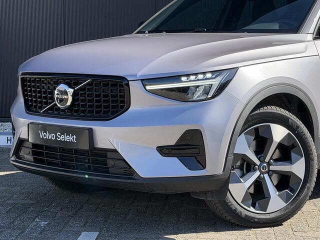 Volvo XC40 2.0 B4 Plus Dark Elektr. stoelverstelling / Harman Kardon Audio / Trekhaak / 19" / Keyless Drive / Verw. voorruit / Stoel- en stuurverw. / Adapt. Cruise / BLIS
