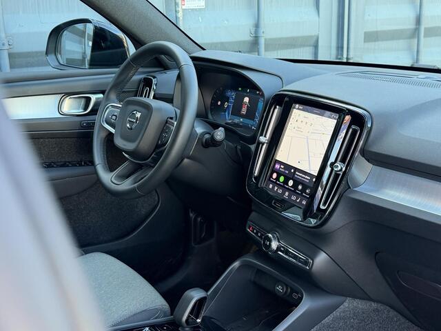 Volvo XC40 2.0 B4 Plus Dark Elektr. stoelverstelling / Harman Kardon Audio / Trekhaak / 19" / Keyless Drive / Verw. voorruit / Stoel- en stuurverw. / Adapt. Cruise / BLIS