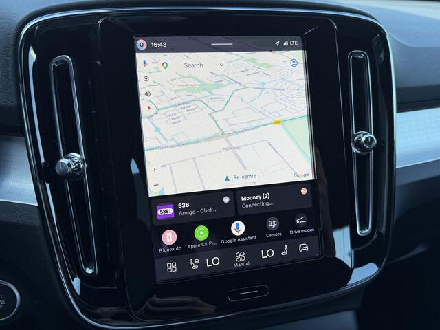 Volvo XC40 2.0 B4 Plus Dark Elektr. stoelverstelling / Harman Kardon Audio / Trekhaak / 19" / Keyless Drive / Verw. voorruit / Stoel- en stuurverw. / Adapt. Cruise / BLIS