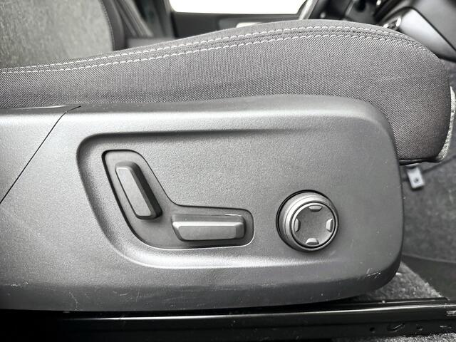 Volvo XC40 B4 Plus Dark | Parkeercamera | Harman Kardon | Stoel- en Stuurverwarming | Trekhaak