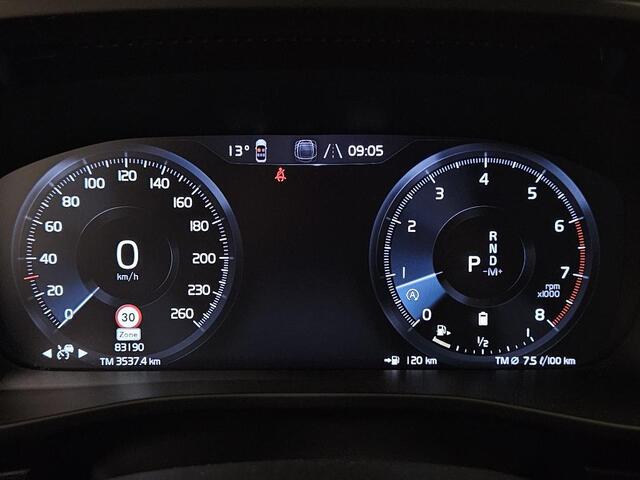 Volvo XC40 2.0 B3 Core | adaptieve cruise | BLIS | Parkeercamera | Keyless entry/start | Parkeersensoren V+A | Apple carpay/Android auto | Volvo on Call |