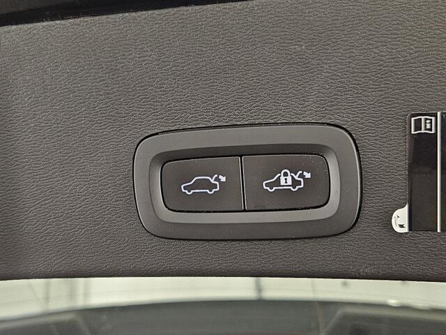 Volvo XC40 2.0 B3 Core | adaptieve cruise | BLIS | Parkeercamera | Keyless entry/start | Parkeersensoren V+A | Apple carpay/Android auto | Volvo on Call |