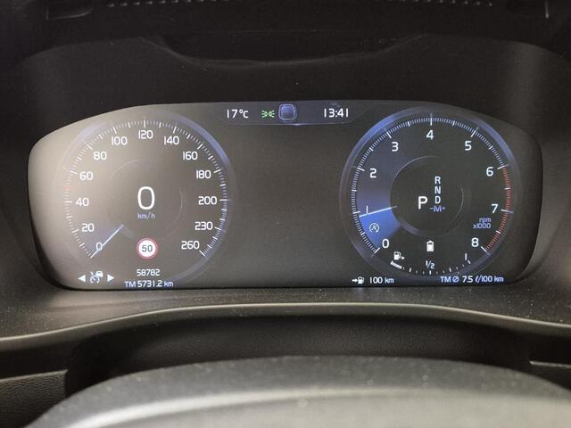 Volvo XC40 2.0 B3 Inscription | Trekhaak | Power seats | Adaptieve cruise | Parkeercamera | Leder | Stoel/stuur verwarming | Memory | BLIS | Volvo on call |