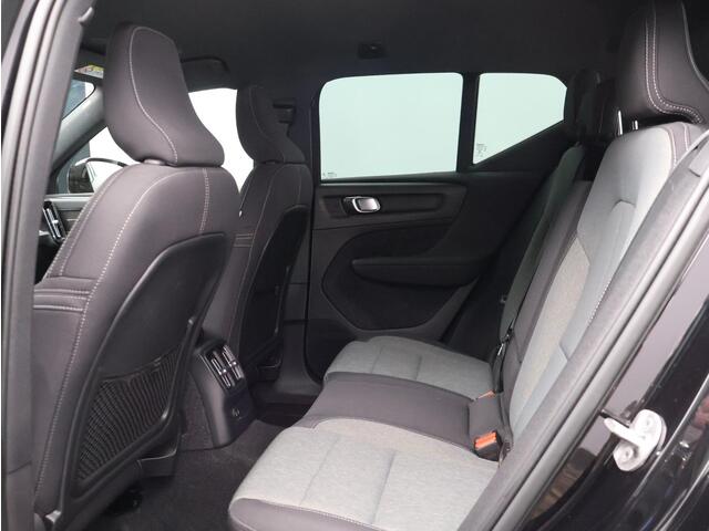 Volvo XC40 T4 211PK Plug-in hybrid Core Bright / Elektr. Verstelbare Stoelen / Harman Kardon / All Season / Keyless / Stuur+Stoelverwarming /