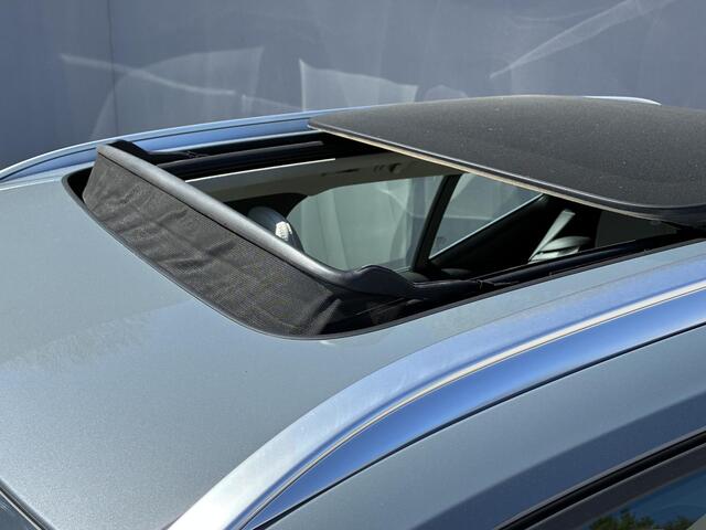 Volvo XC40 1.5 T5 Recharge Inscription / Dealer onderhouden / Schuif-/Kanteldak / Harman Kardon / Lederen Bekleding /