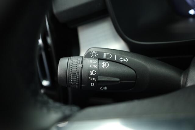 Volvo XC40 1.5 T5 Recharge Inscription | Pilot Assist | Apple CarPlay & Android | Navi |Stoel-Stuurverw. | Achteruitrijcamera | DAB