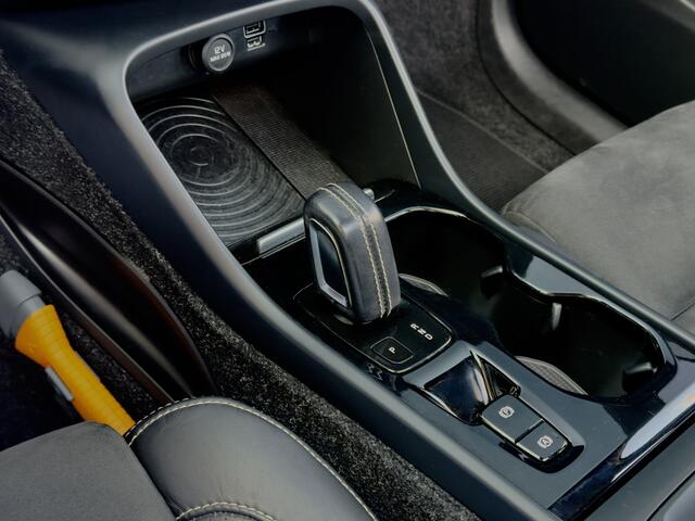 Volvo XC40 2.0 T5 AUT8 AWD R-DESIGN INTRO EDITION PANODAK LEDER NAVI CAMERA DIGI-DASH LED LMV PDC