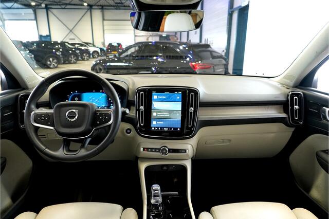 Volvo XC40 2.0 B4 145kW/198pk DCT7 Ultimate Dark Facelift! PANORAMADAK + GOOGLE DASHBOARD + HARMAN/KARDON + ADAPT.CRUISE + STOEL&STUURVERWARMING + NAPPALEER + STOEL-&STUURVERWARMING + LANE ASSIST + CAMERA + MATRIX LED + PARKSENSOREN + 19" LM-VELGEN!!